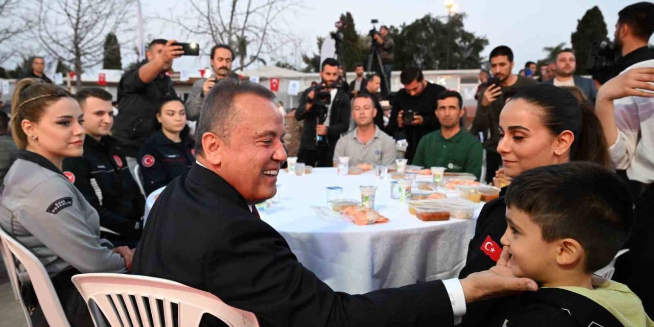 Başkan Böcek: "en Fazla Maaşı Ödemenin Gururunu Yaşıyorum"