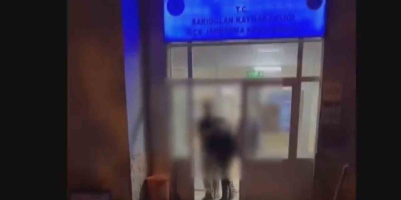 Oto Hırsızları Polisten Kaçamadı