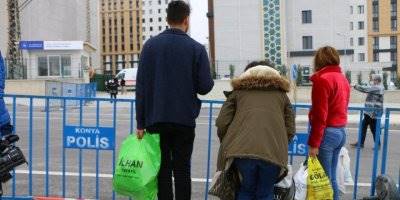 Konya'da Umreden Dönen Vatandaşlar İçin Bekleyiş Sürüyor