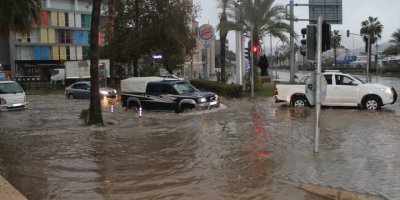 Antalya'da Sağanak Ve Dolu Etkili Oldu