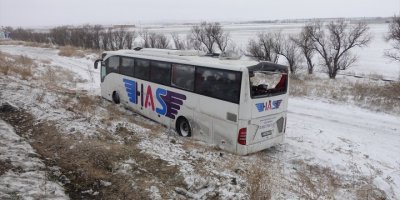 Konya'da Yolcu Otobüsü Yol Kenarındaki Otomobile Çarptı: 5 Ölü, 38 Yaralı