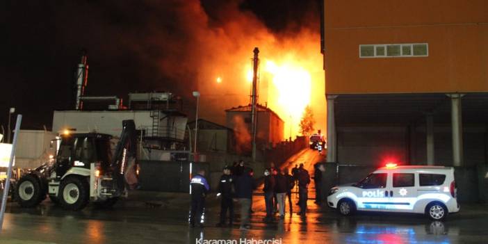 Karaman OSB'de Azra Bisküvide Yangın Çıktı
