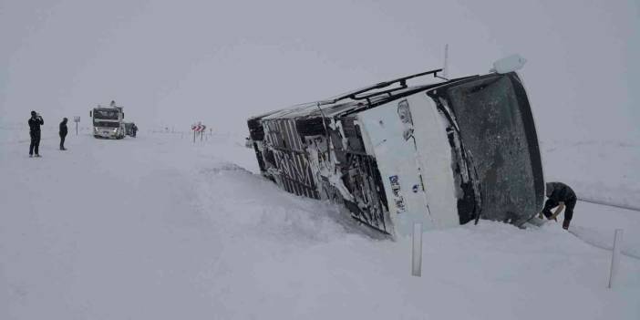 Aksaray'da Tur Otobüsü Devrildi