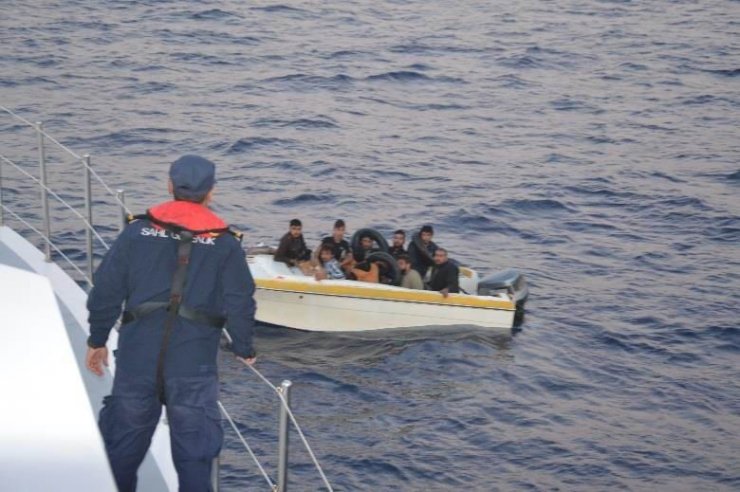 Denize Açılan Göçmenleri Sahil Güvenlik Kurtardı