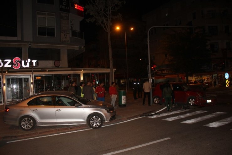 Manavgat’ta Trafik Kazası: 3 Yaralı