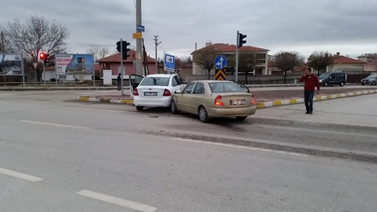 Konya’da Trafik Kazası: 3 Yaralı