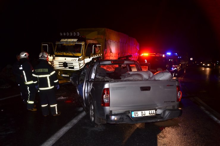 Antalya'da Feci Trafik Kazası: 1 Ölü, 2 Yaralı