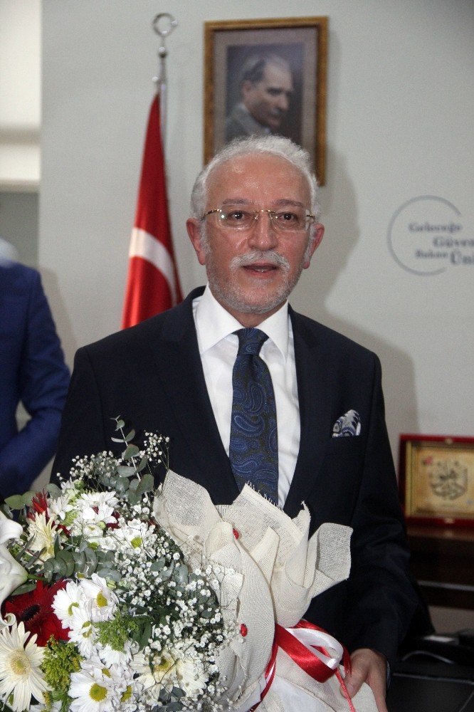 Konya'da Yeni Rektör Gözyaşlarıyla Görevine Başladı