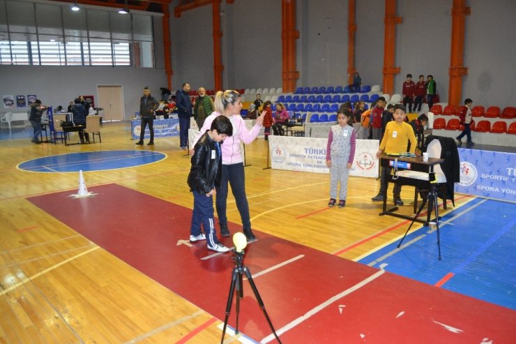 Mersin Gençlik İl Spor Müdürü Sportif Yetenek Çalışmalarını İnceledi