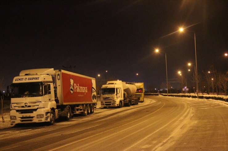 Konya'da Şehirler Arası Kara Yolları Tır ve Kamyon Trafiğine Kapatıldı