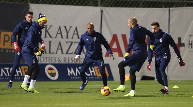 Antalya'da Bulunan Fenerbahçe Günü Çift İdmanla Tamamladı