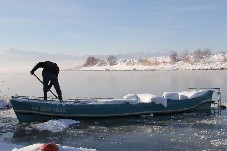 Konya'da Balıkçılar Buz Tutan Gölün Ava Açılmasını Bekliyor