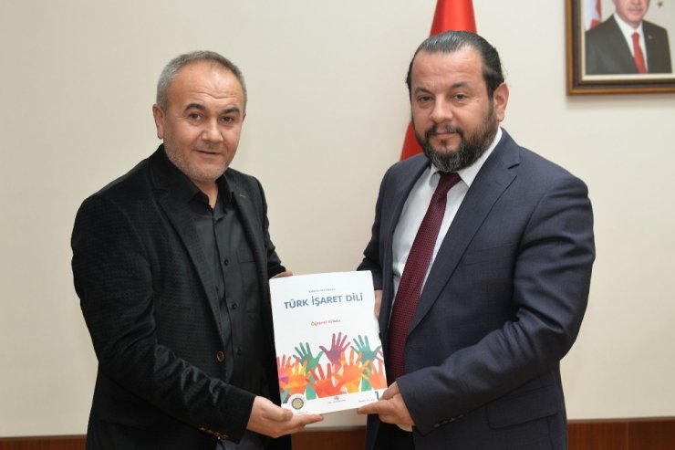 Karaman Gençlik ve Spor Kulübü Dernek Başkanı Ali Semiz Rektör Mehmet Akgül'ü Ziyaret Etti