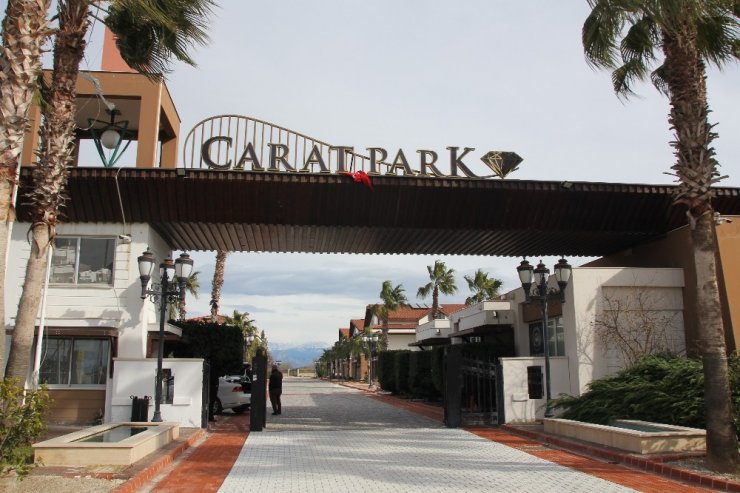 Antalya'da Ünlü Sanatçının Oğlunun Cenazesi Viyana’ya Gönderildi