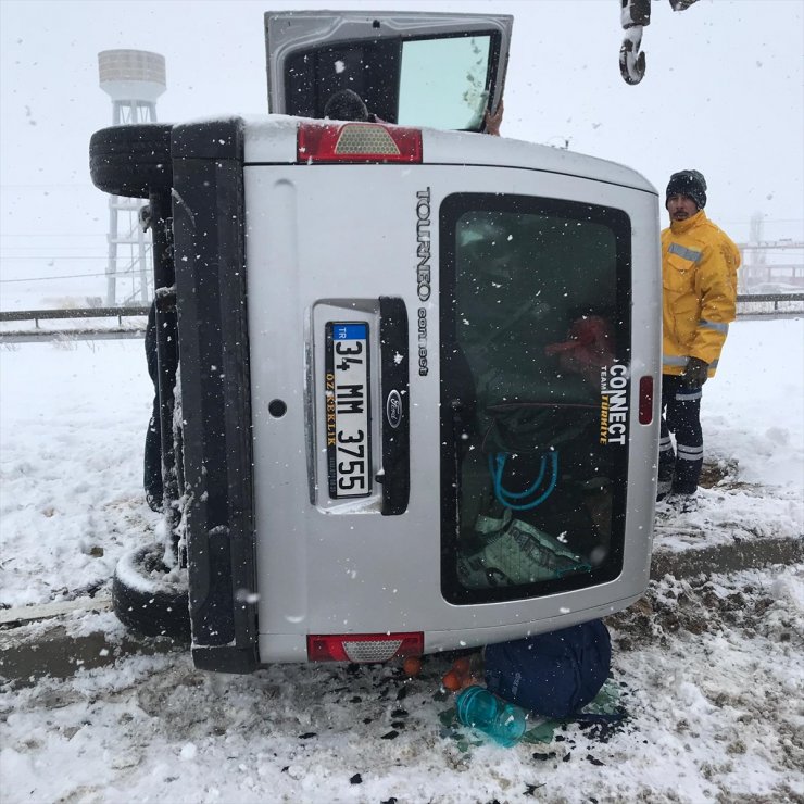 Aksaray'da Trafik Kazası: 3 Yaralı