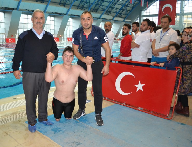 Aksaray'da Bedensel Engelliler Yüzme Şampiyonası