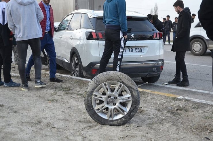 Konya'da İki Otomobil Çarpıştı: 5 Yaralı