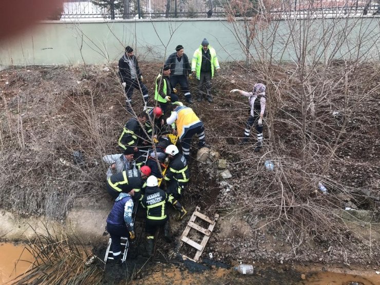 Aksaray'da Sulama Kanalına Düşen Vatandaş İtfaiye Tarafından Kurtarıldı