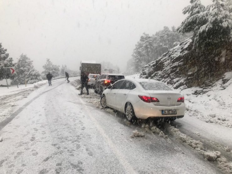 Antalya-Konya Karayolunda Yoğun Kar Yağışı