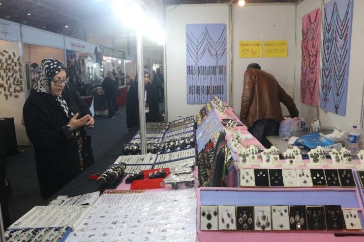 Sevgililer Günü İçin Hediyelik Eşya, El Sanatları Ve Yöresel Ürünler Fuarı Mersin’de Açıldı