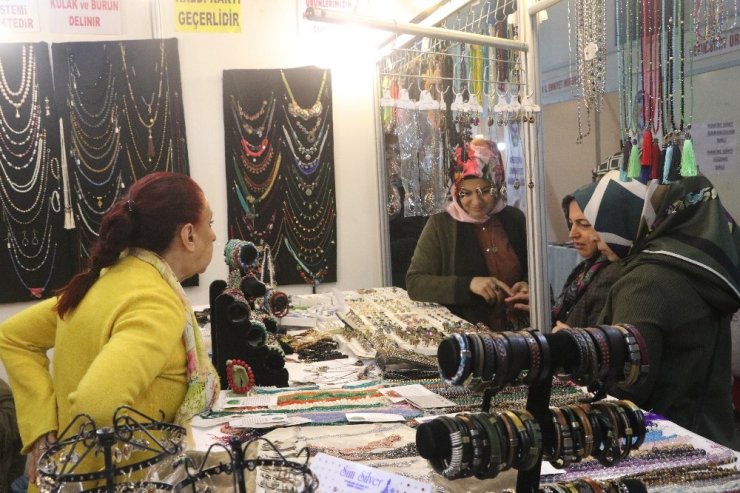 Sevgililer Günü İçin Hediyelik Eşya, El Sanatları Ve Yöresel Ürünler Fuarı Mersin’de Açıldı