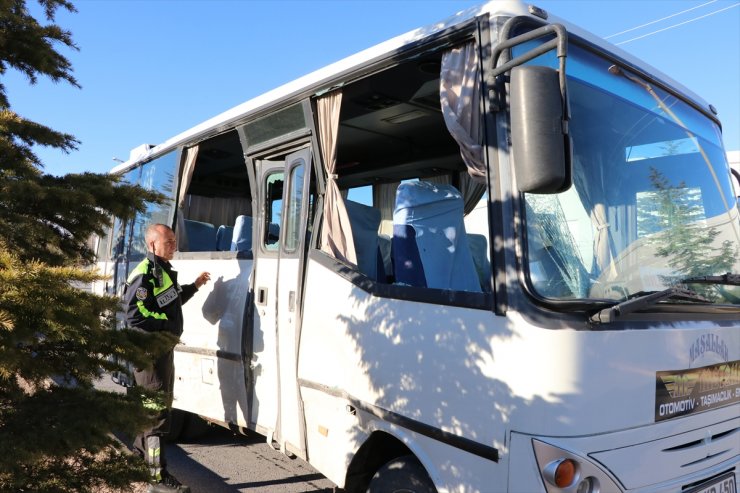 Niğde'de Minibüsle Süt Tankeri Çarpıştı: 7 Yaralı