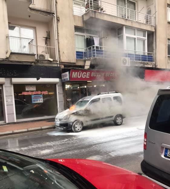 Mersin'de Seyir Halindeki Araç Birden Alev Topuna Döndü