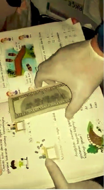 Antalya'da Sahte Dolarlar Çocuklara Ait Ders Kitaplarının Arasından Çıktı