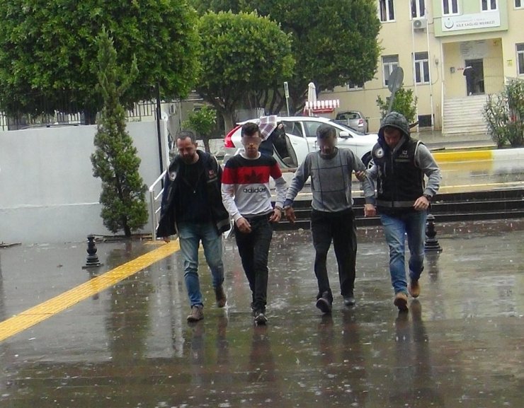 Antalya'da Sahte Dolarlar Çocuklara Ait Ders Kitaplarının Arasından Çıktı