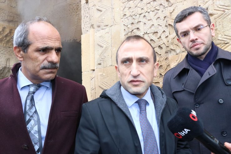 Niğde'de Tarihi Camide Yangın