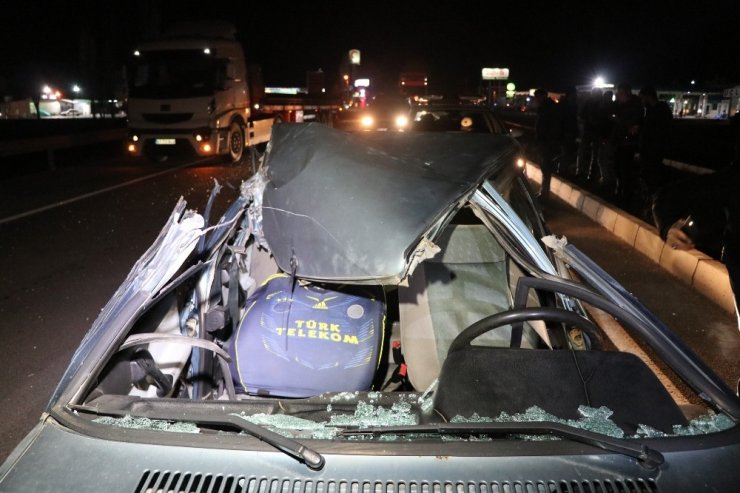 Aksaray'da Otomobil Tıra Arkadan Çarptı