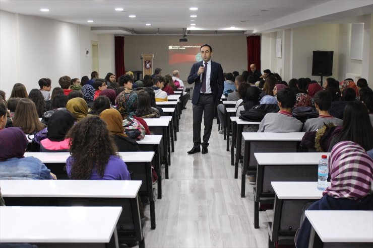 Niğde'de Okullarda "Hukuk Ve Adalet" Konferansı Verildi