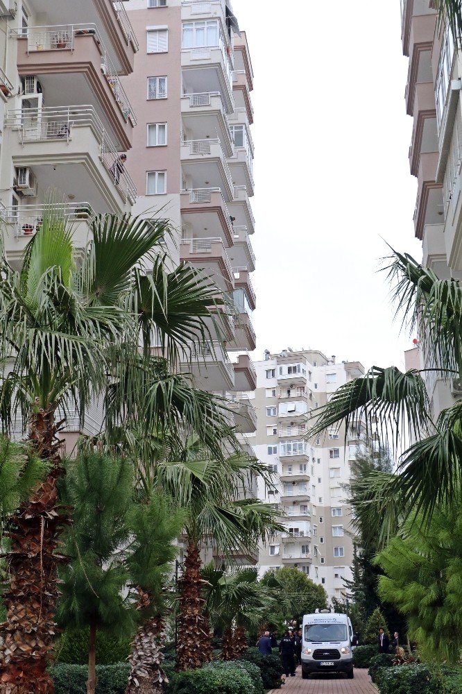 Antalya'da 12’nci Kattan Düşen Adamın Cesedi, Saatler Sonra Fark Edildi