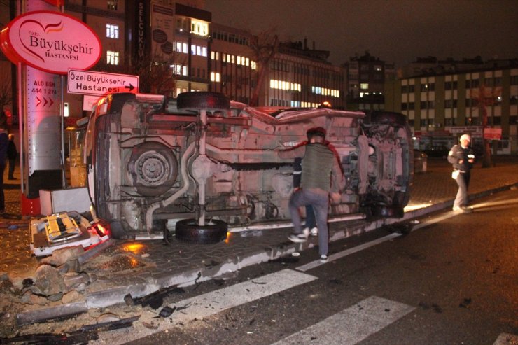 Konya'da Polis Aracı İle Ambulans Çarpıştı: 5 Yaralı