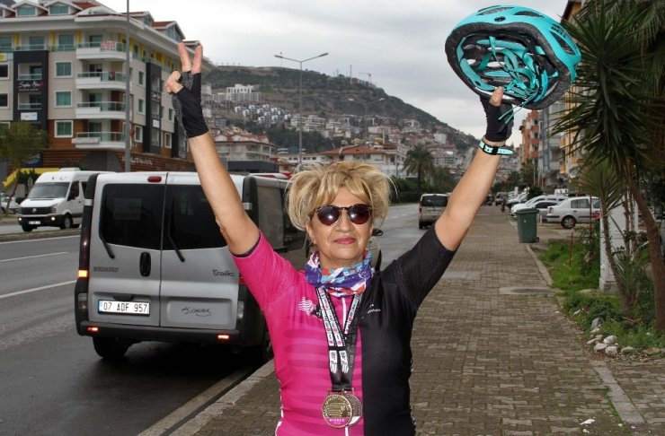 Antalya'da 50 Yaşından Sonra Tanıştığı Bisikletle Yarıştan Yarışa Koşuyor