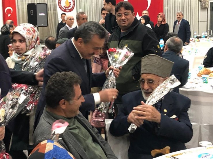 Konya'da Şehit Aileleri Gazilerle Yemekte Buluştu