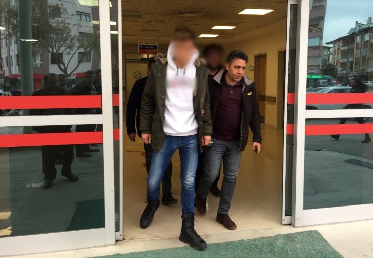 Konya'da Başörtülü Öğrencilere Ve Cumhurbaşkanı Hakaret Eden 2 Şahıs Gözaltında