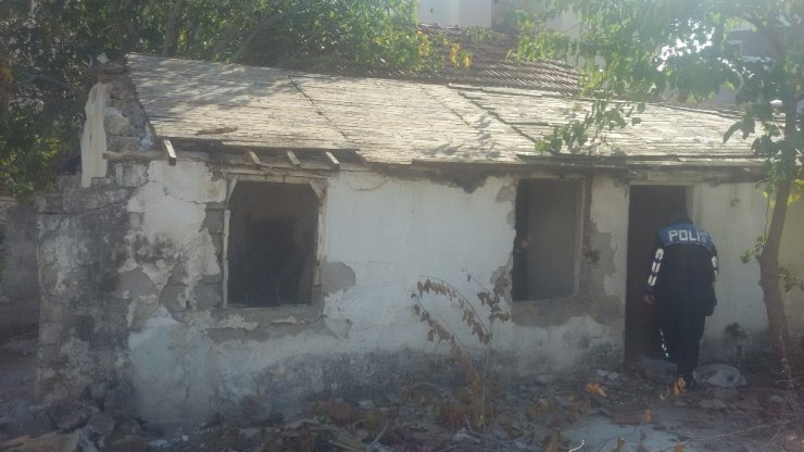 Antalya'da Suça Mekan Olan 3 Metruk Bina Yıkıldı