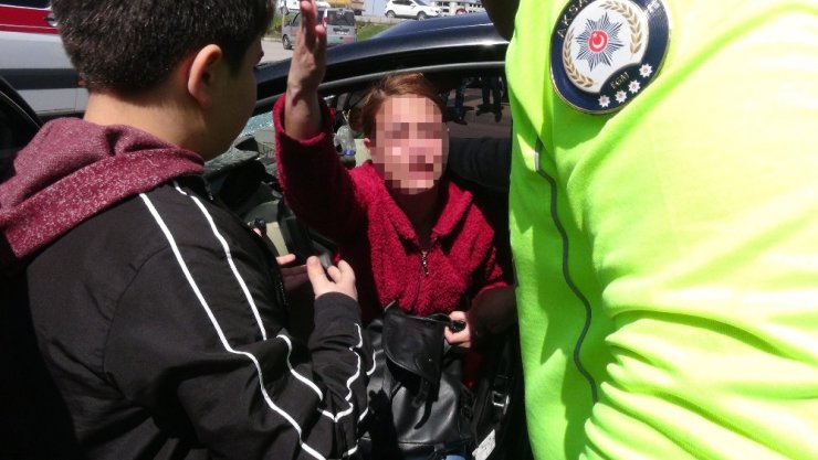 Aksaray'da Yayaya Çarpan Sürücü Arabası İçin Ağladı