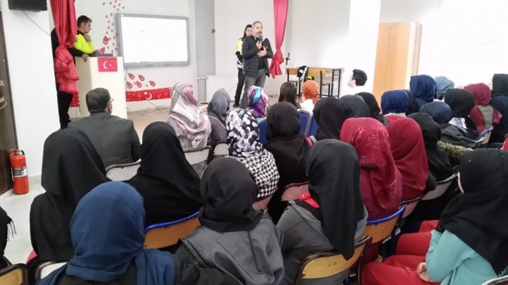 Konya'da Öğrencilere Polislik Mesleği Tanıtıldı