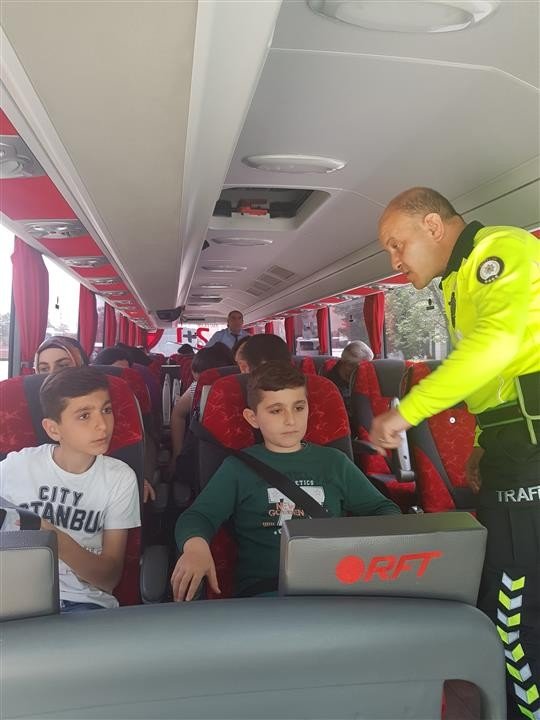 Polisi Ramazan Ayı Öncesi Sürücüleri ve Yolcuları Uyardı