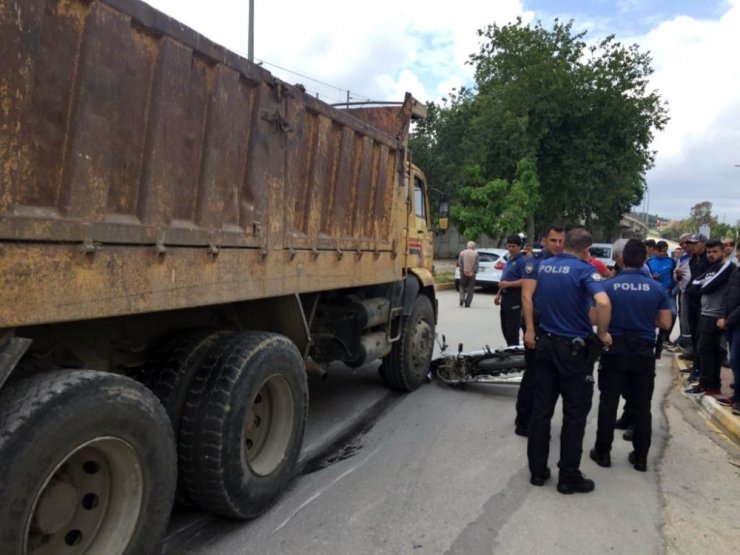 Antalya'da Motosikletli Gençler Ölümden Döndü