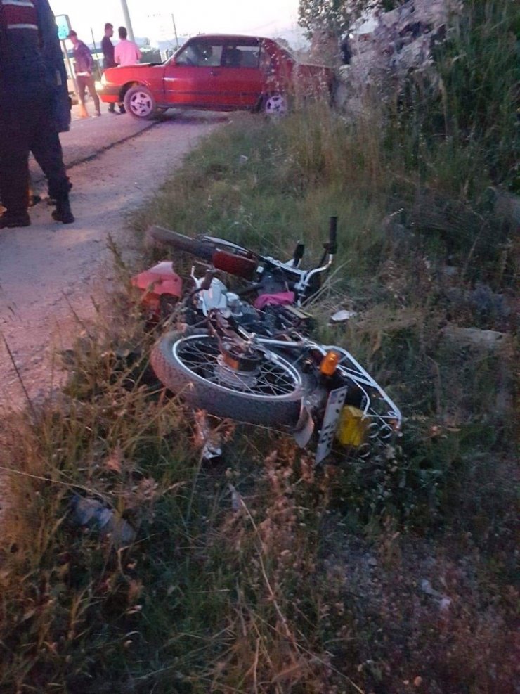 Antalya'da Otomobil İle Motosiklet Çarpıştı: 1 Yaralı