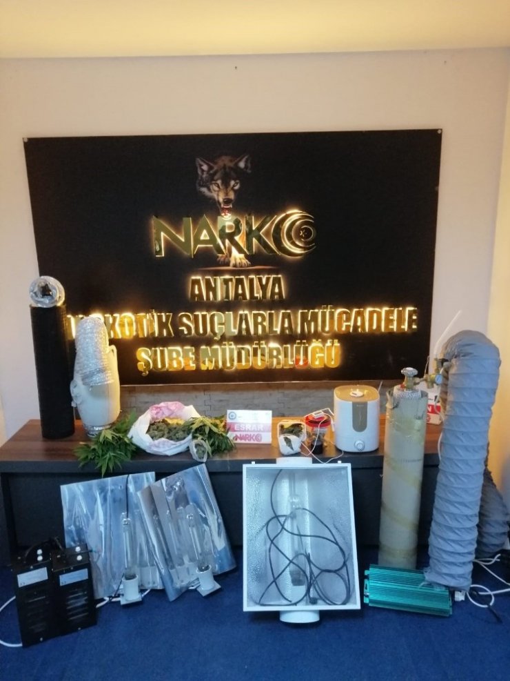 Antalya'da Döner Dürümün İçine Uyuşturucu Sakladı