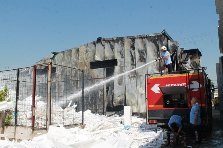 Mersin’de Strafor Fabrikasında Yangın Çıktı