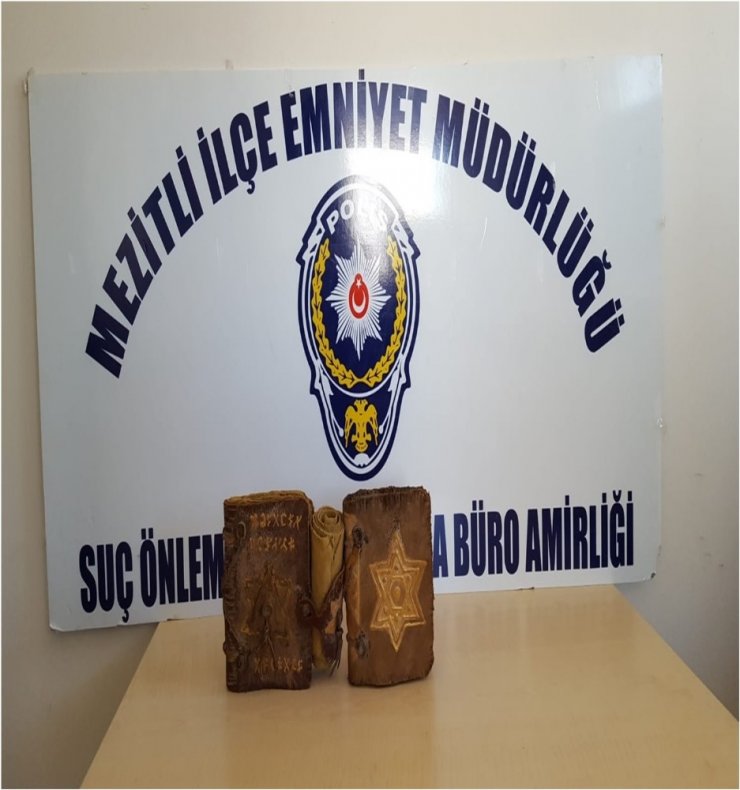 Mersin’de El Yazması Tarihi Kitaplar ve Yazıt Ele Geçirildi