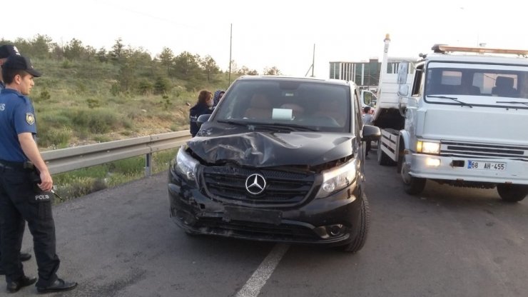 Aksaray’da Otomobil Tur Minibüsüne Çarptı: 4 Yaralı