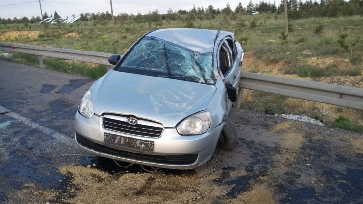 Aksaray’da Otomobil Tur Minibüsüne Çarptı: 4 Yaralı