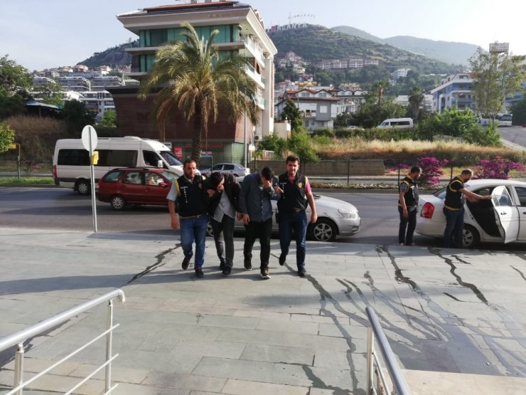 Antalya'da 1 Milyon Liralık Soygun Yapan Kuyumcu Çetesi Çökertildi