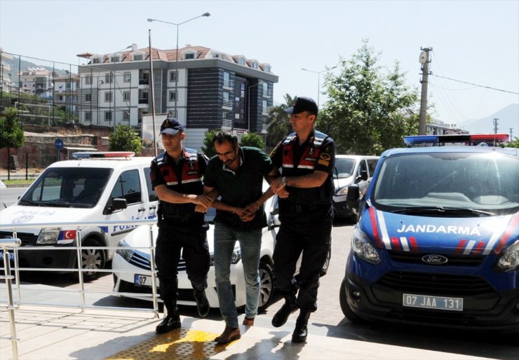 Antalya'da Kaçak Nargile Tütünü Operasyonu